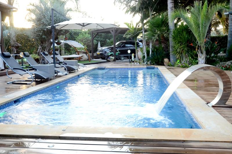 147 חצר ובריכה, סוויטות RS, וילה  בשדה יצחק וילות - Vila 4 U