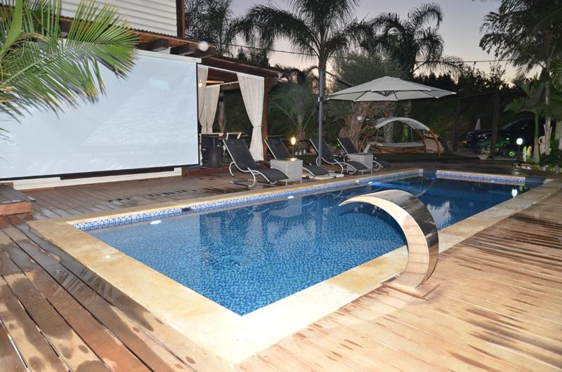 150 חצר ובריכה, סוויטות RS, וילה  בשדה יצחק וילות - Vila 4 U