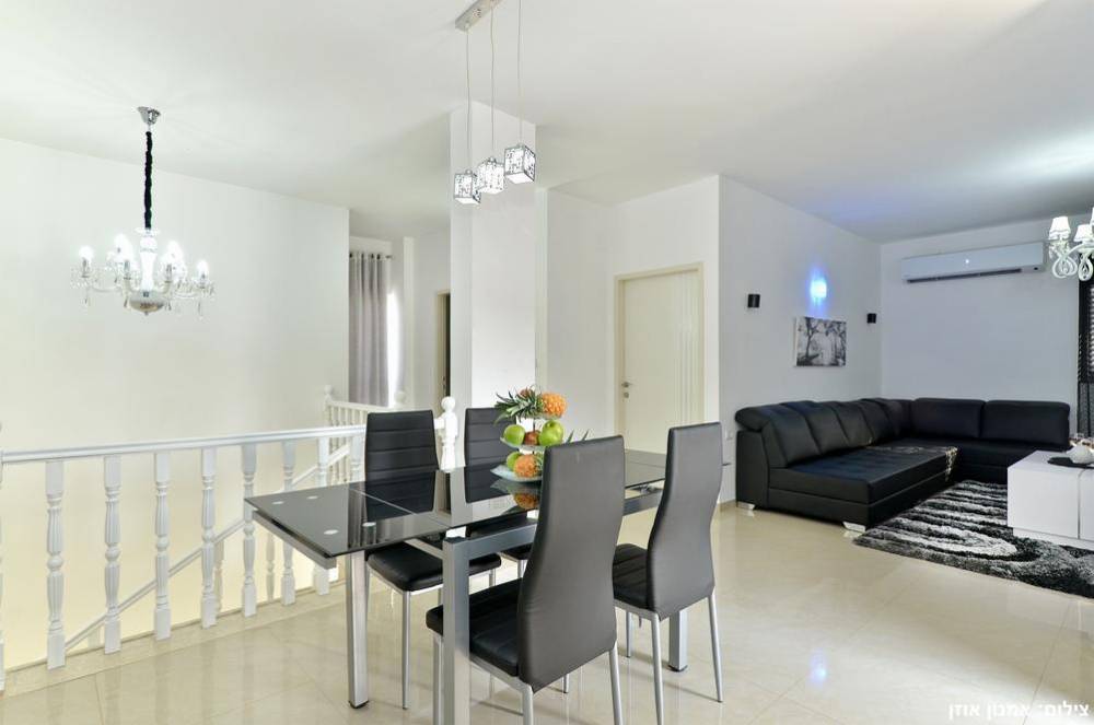 6898 מתחם פנימי, אחוזת כרמים, וילה  בכפר חנניה וילות - Vila 4 U