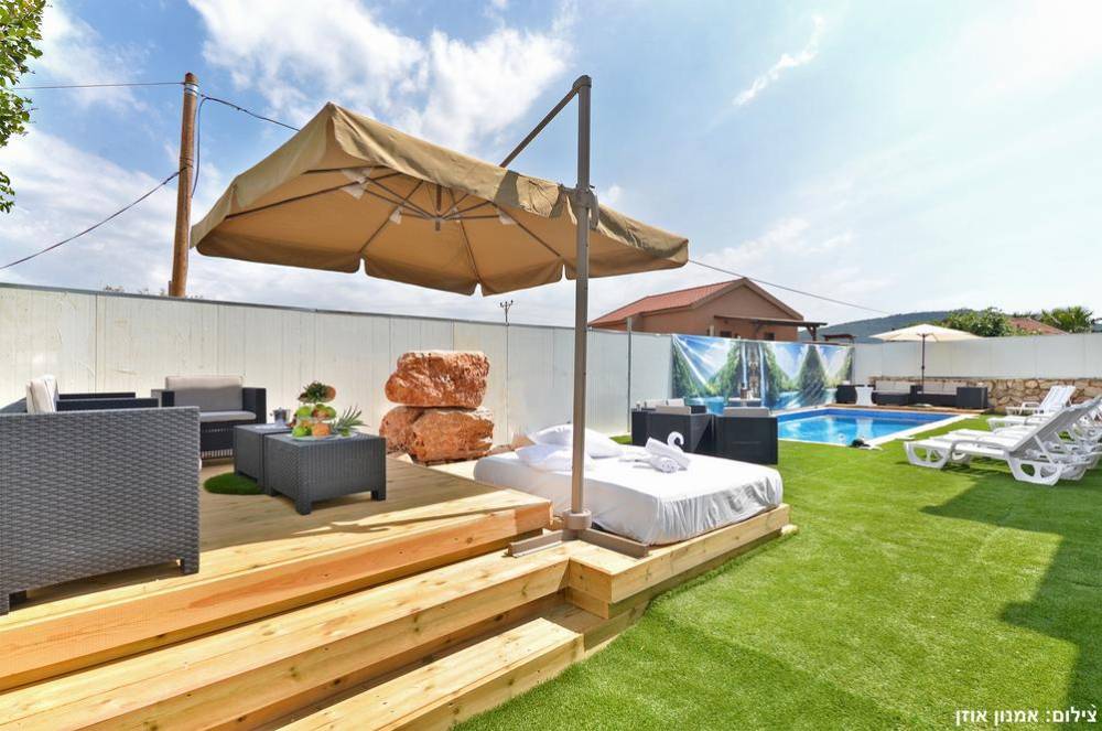 6907 חצר ובריכה, אחוזת כרמים, וילה  בכפר חנניה וילות - Vila 4 U