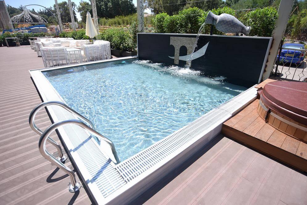 סוויטות סנדרין בוטיק - בריכת שחיה סוויטות סנדרין בוטיק, סוויטות סנדרין בוטיק, וילה  בנהריה וילות - Vila 4 U