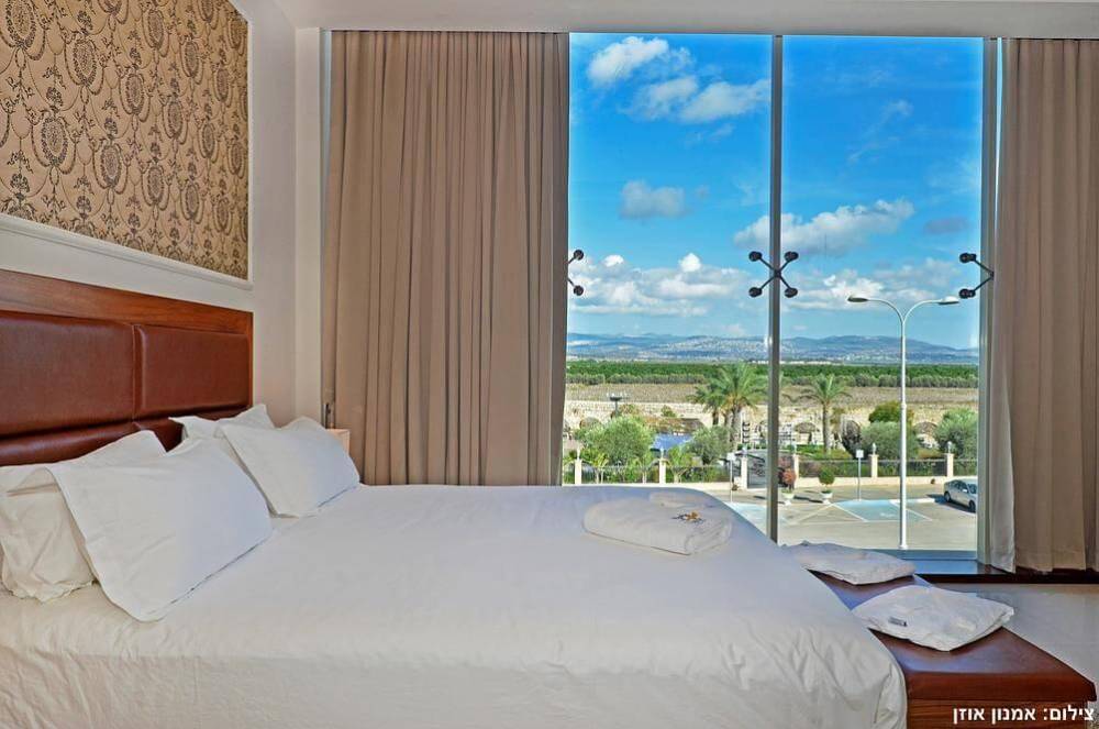 סוויטות סנדרין בוטיק - סוויטה יוקרתית מול הנוף סוויטות סנדרין בוטיק, סוויטות סנדרין בוטיק, וילה  בנהריה וילות - Vila 4 U