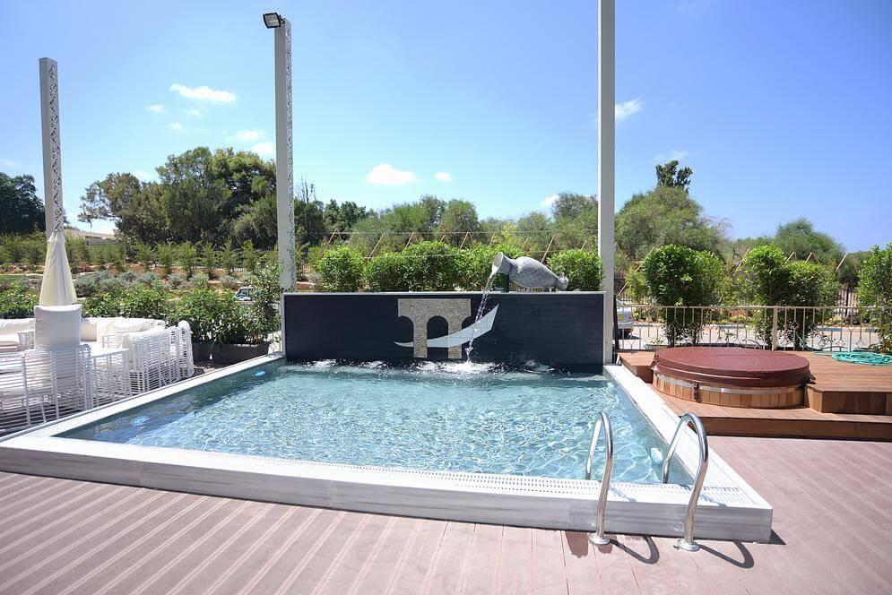 סנדרין בוטיק - בריכת שחייה סוויטות סנדרין בוטיק, סוויטות סנדרין בוטיק, וילה  בנהריה וילות - Vila 4 U