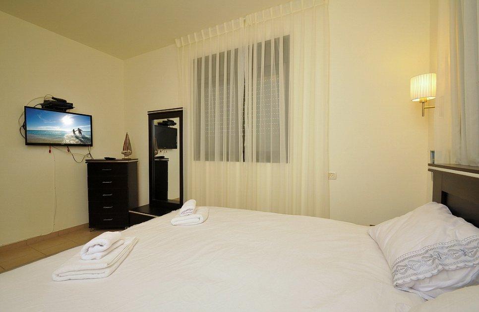 11830 חדרי שינה ורחצה, וילה וילאז', וילה  ביבנאל וילות - Vila 4 U