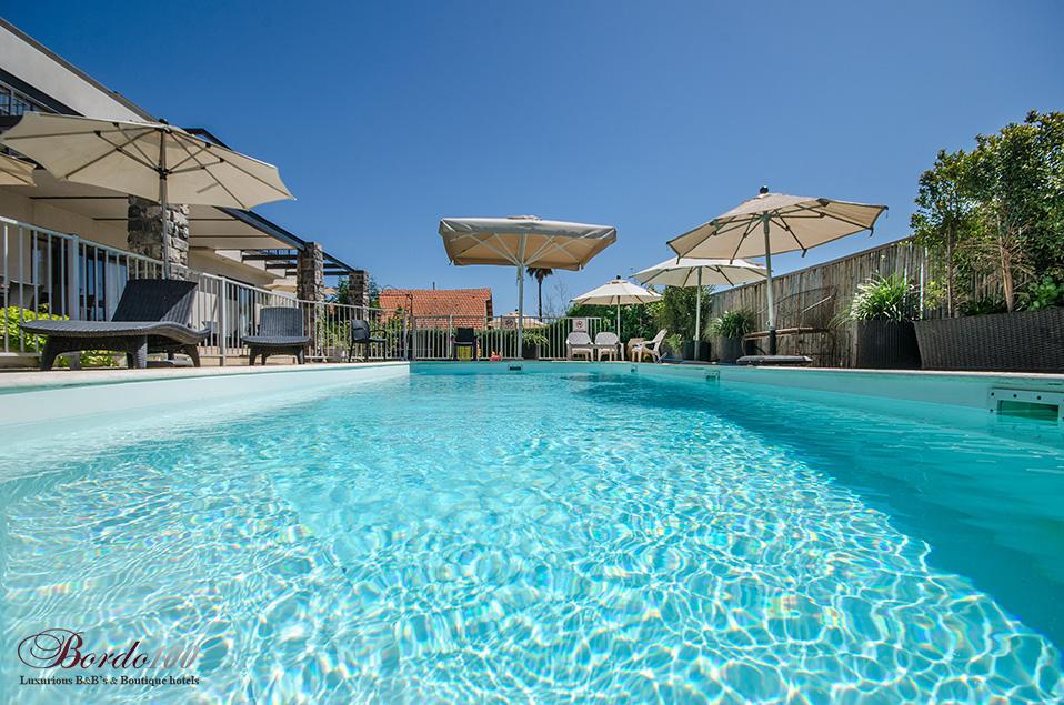 11985 המתחם החיצוני, הבית במושבה, וילה  במגדל וילות - Vila 4 U