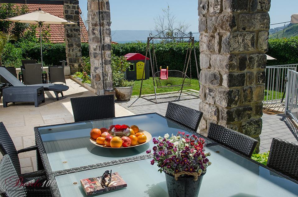 11990 המתחם החיצוני, הבית במושבה, וילה  במגדל וילות - Vila 4 U