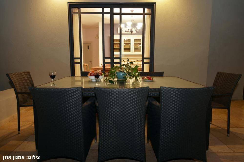 11993 המתחם החיצוני, הבית במושבה, וילה  במגדל וילות - Vila 4 U