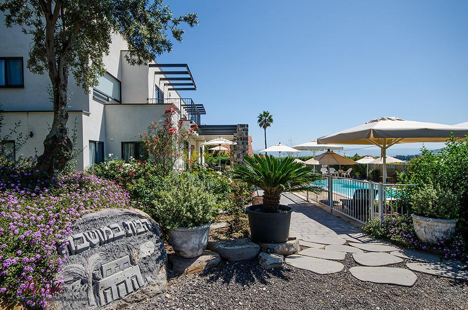 11999 המתחם החיצוני, הבית במושבה, וילה  במגדל וילות - Vila 4 U