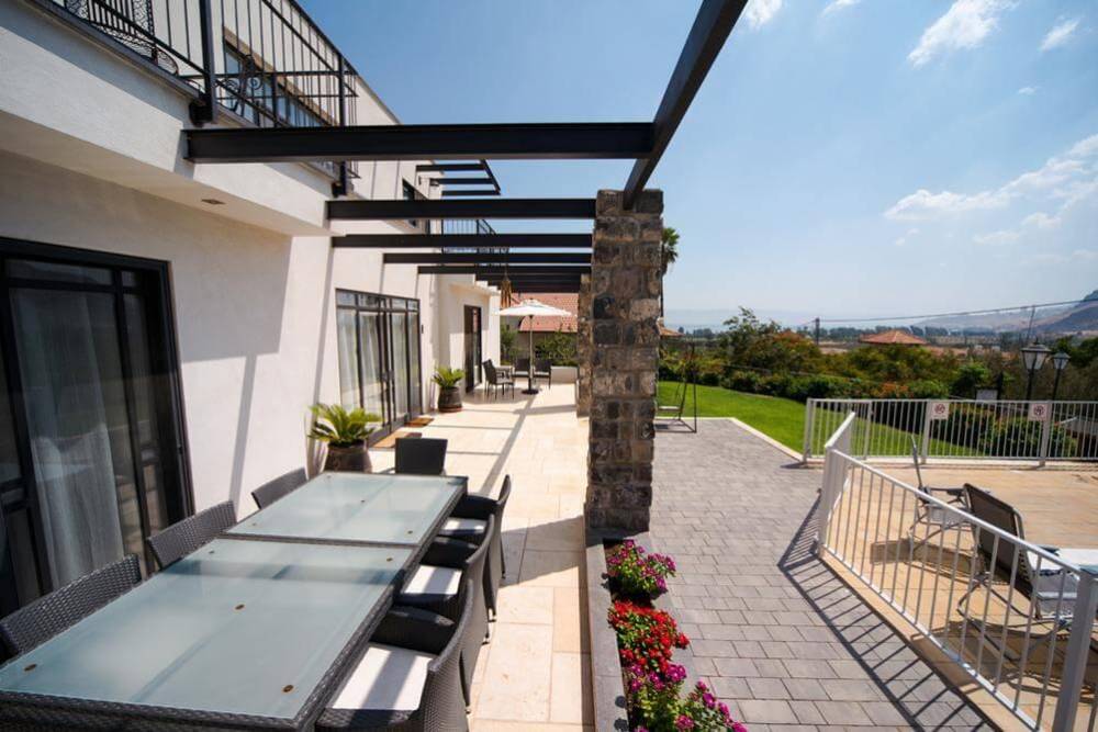 12000 המתחם החיצוני, הבית במושבה, וילה  במגדל וילות - Vila 4 U