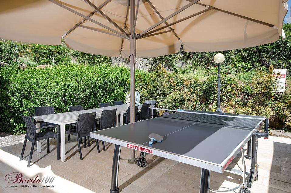 12002 המתחם החיצוני, הבית במושבה, וילה  במגדל וילות - Vila 4 U