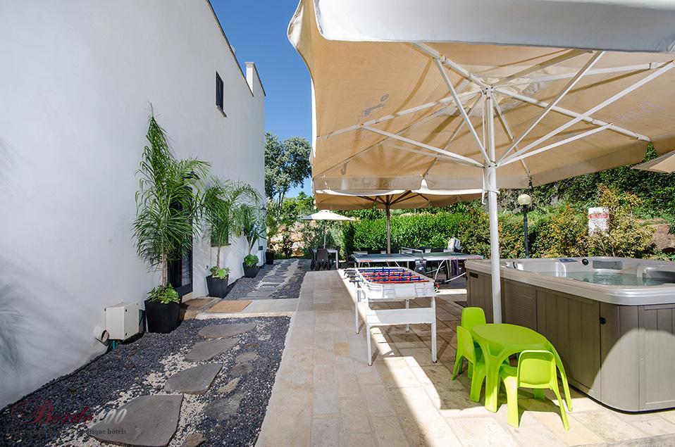 12004 המתחם החיצוני, הבית במושבה, וילה  במגדל וילות - Vila 4 U