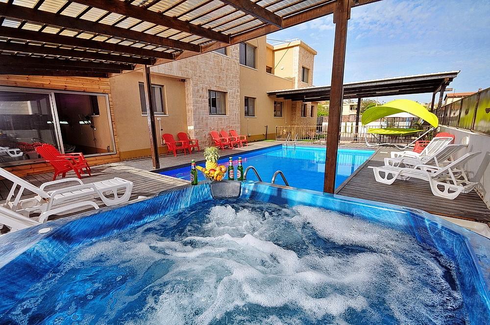 12423 אחוזת הכתר, אחוזת הכתר, וילה  במגדל וילות - Vila 4 U