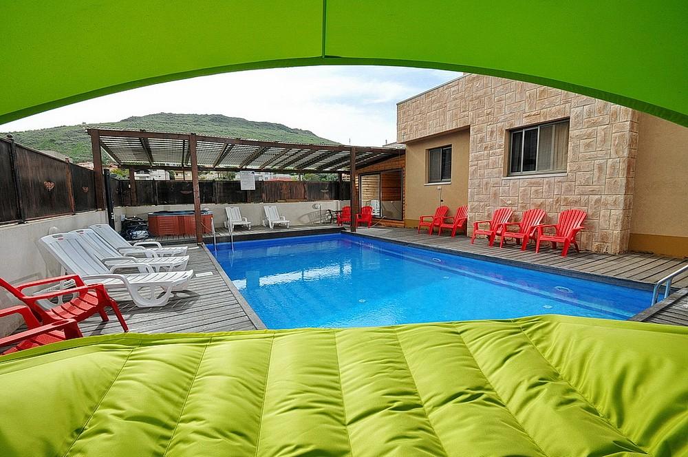 12425 בריכה וחדר האוכל, אחוזת הכתר, וילה  במגדל וילות - Vila 4 U