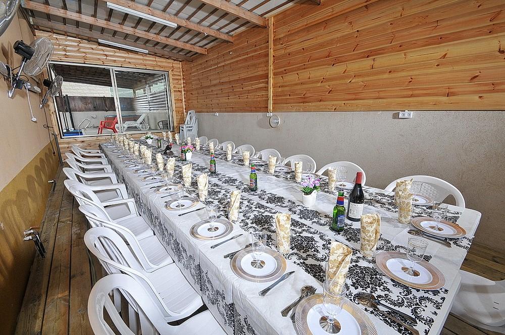 12429 בריכה וחדר האוכל, אחוזת הכתר, וילה  במגדל וילות - Vila 4 U