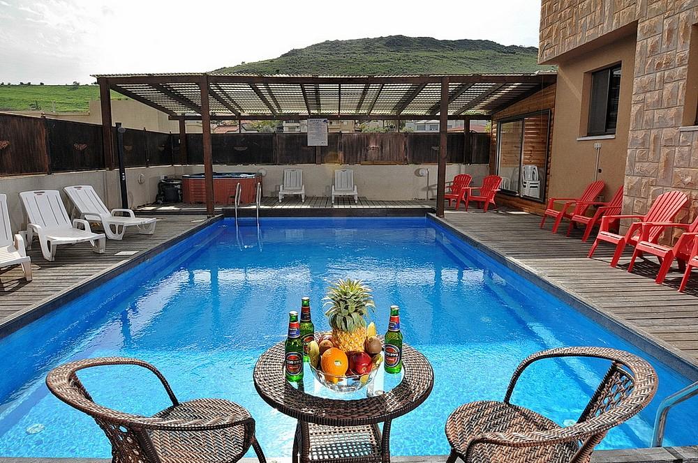 12437 בריכה וחדר האוכל, אחוזת הכתר, וילה  במגדל וילות - Vila 4 U