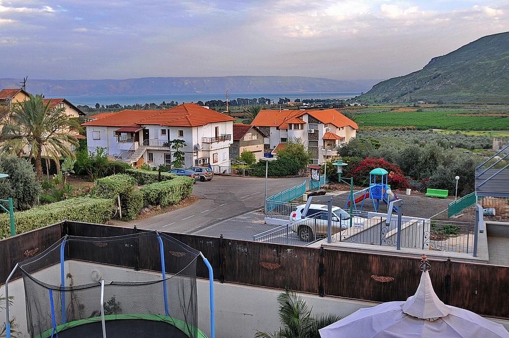 12438 בריכה וחדר האוכל, אחוזת הכתר, וילה  במגדל וילות - Vila 4 U