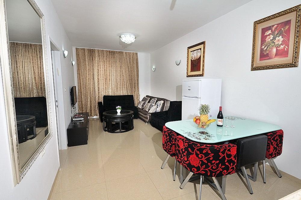 12440 סוויטות משפחתיות, אחוזת הכתר, וילה  במגדל וילות - Vila 4 U