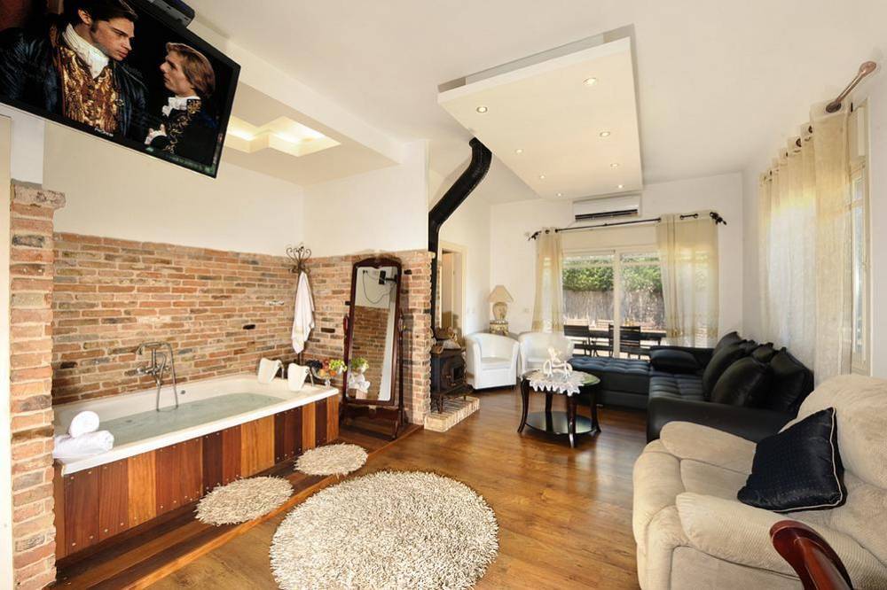 16201 סוויטות, וילה פירנצה בוטיק, וילה  בחוסן וילות - Vila 4 U