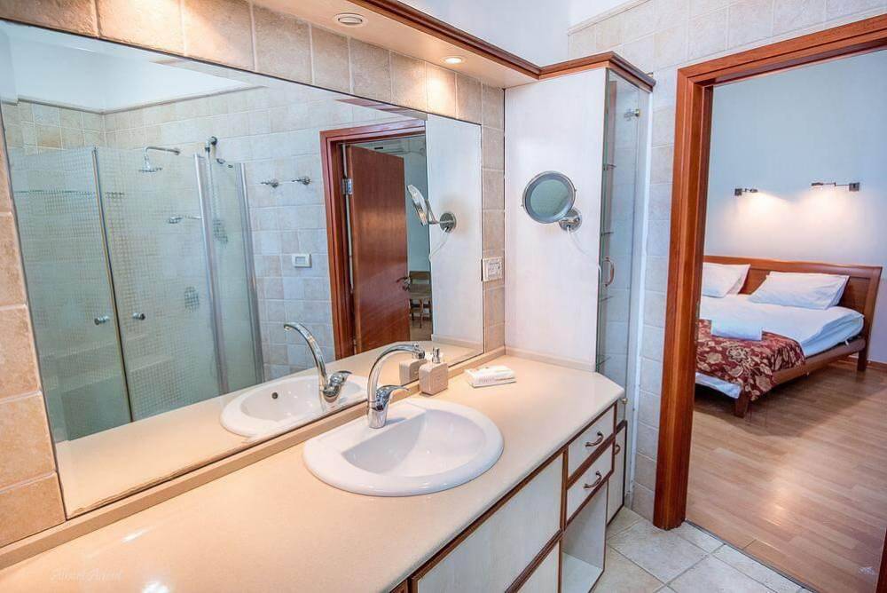 18064 הוילה, אצולת אירופה - שערי צפת, וילה  בצפת וילות - Vila 4 U