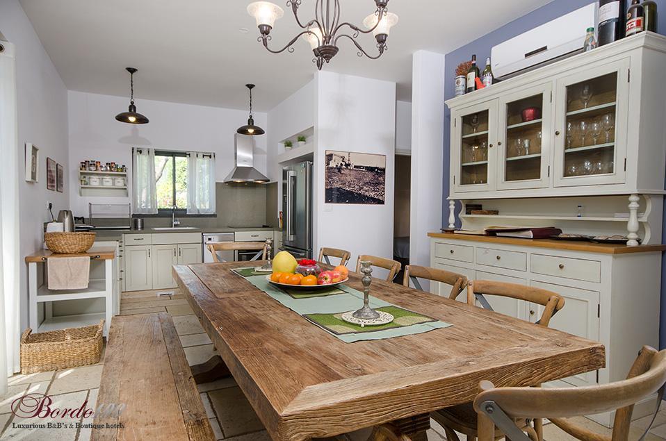 18469 פנים הוילה, הבית במושבה, וילה  במגדל וילות - Vila 4 U