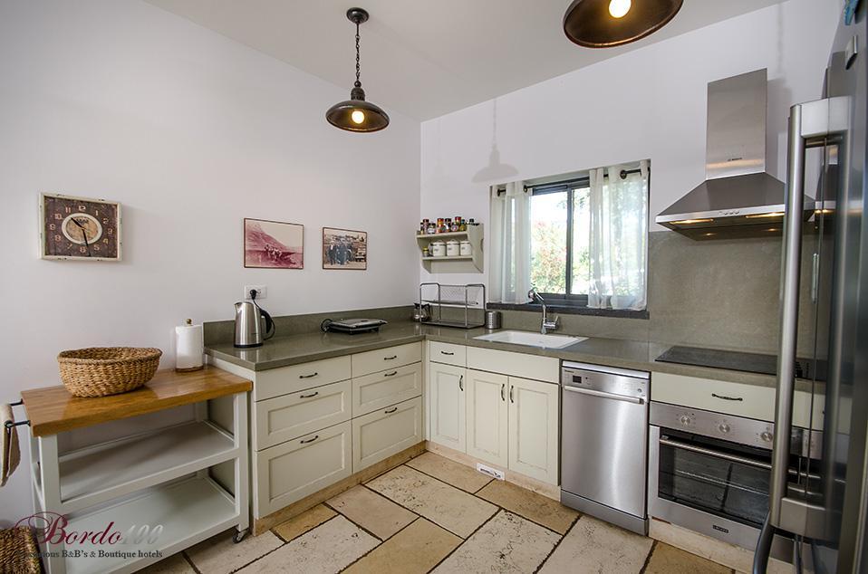 18470 פנים הוילה, הבית במושבה, וילה  במגדל וילות - Vila 4 U