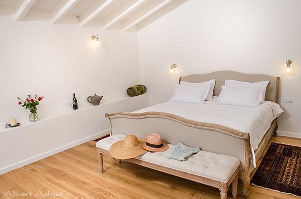 23453 בית אבן מערבי ומזרחי, ריקה אירוח בוטיק, וילה  בכליל וילות - Vila 4 U