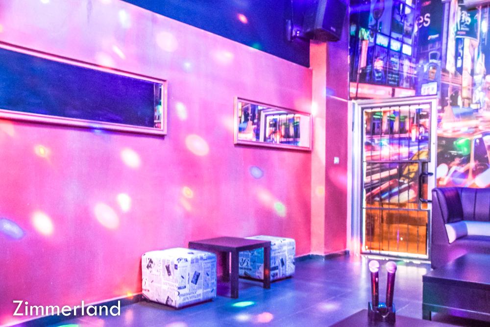 23622 קנדי קריוקי, קנדי לופט קריוקי, וילה  ברחובות וילות - Vila 4 U