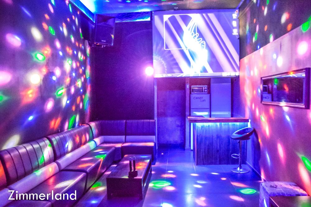 23625 קנדי קריוקי, קנדי לופט קריוקי, וילה  ברחובות וילות - Vila 4 U