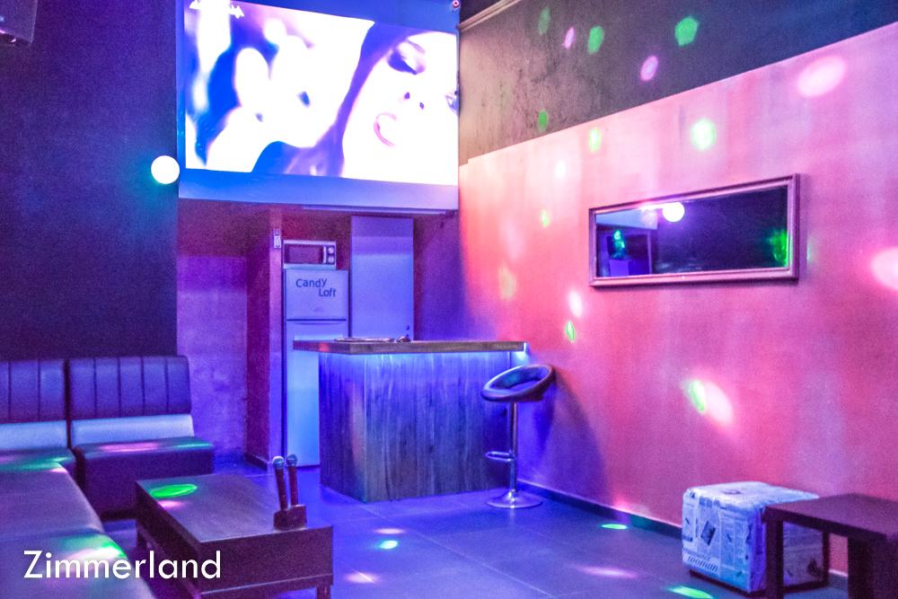 23627 קנדי קריוקי, קנדי לופט קריוקי, וילה  ברחובות וילות - Vila 4 U