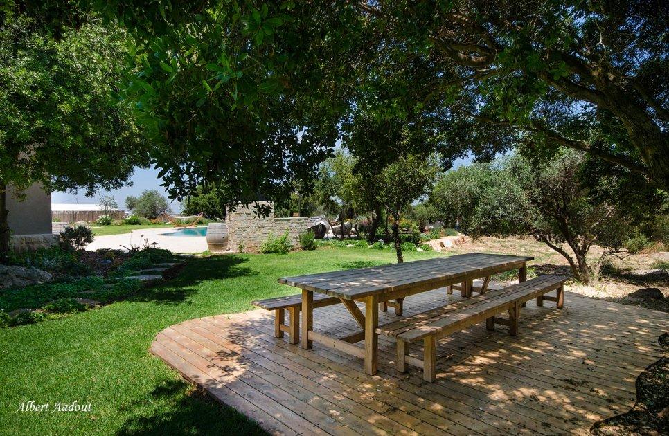 24257 מתחם חיצוני, וילה סוד הגן הנעלם, וילה  בצוריאל וילות - Vila 4 U
