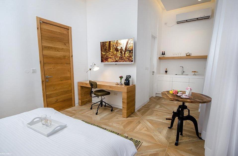 25998 פנים הוילה, לויט האוס, וילה  במושבה כנרת וילות - Vila 4 U