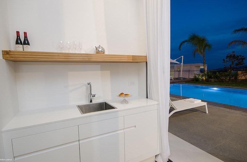 26000 פנים הוילה, לויט האוס, וילה  במושבה כנרת וילות - Vila 4 U