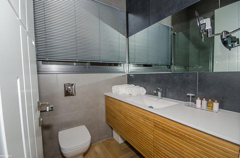 26009 פנים הוילה, לויט האוס, וילה  במושבה כנרת וילות - Vila 4 U