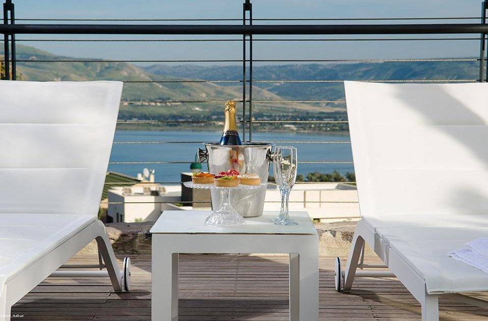 26018 המתחם החיצוני, לויט האוס, וילה  במושבה כנרת וילות - Vila 4 U