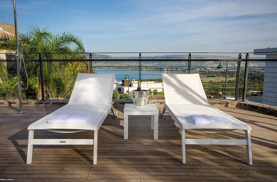 26022 המתחם החיצוני, לויט האוס, וילה  במושבה כנרת וילות - Vila 4 U