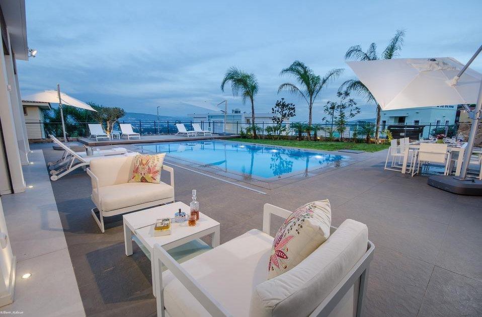 26024 המתחם החיצוני, לויט האוס, וילה  במושבה כנרת וילות - Vila 4 U