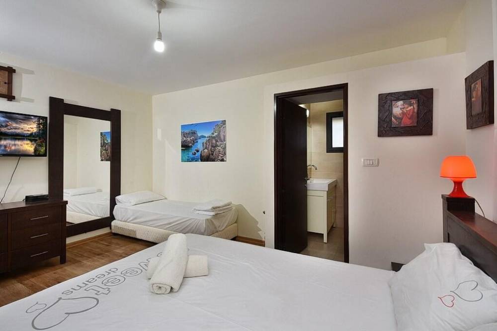 28086 פנים הוילה, הוילה בכרמים, וילה  בעלמה וילות - Vila 4 U