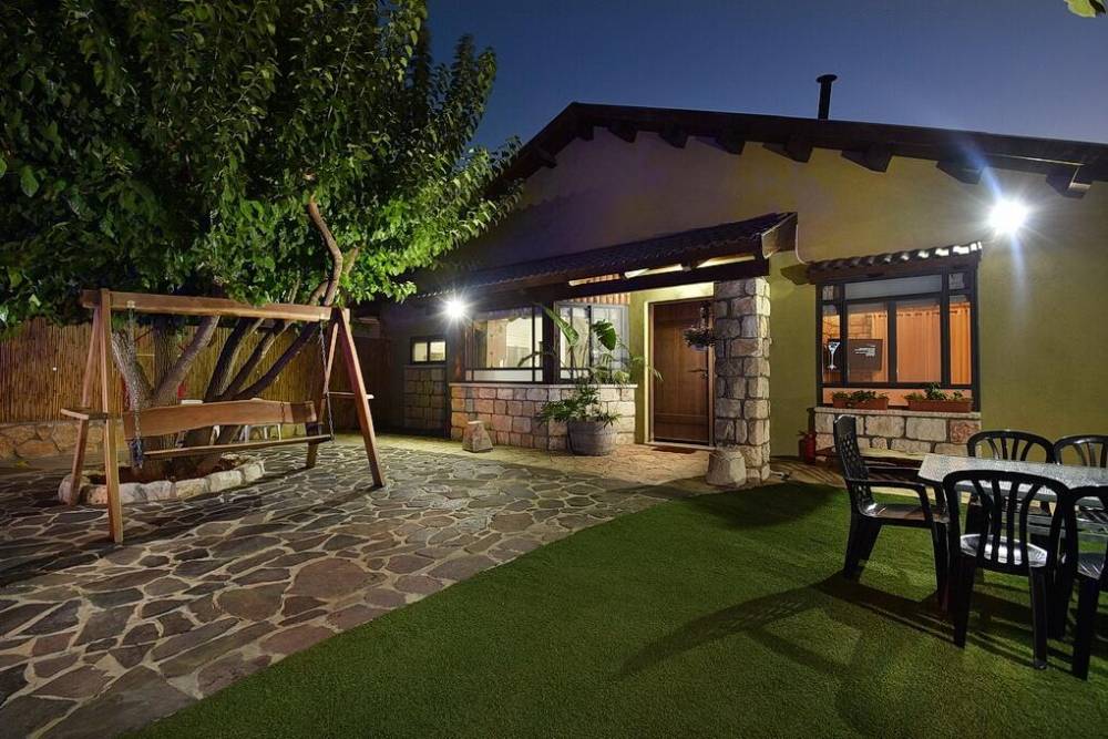 28104 מתחם חיצוני, הוילה בכרמים, וילה  בעלמה וילות - Vila 4 U