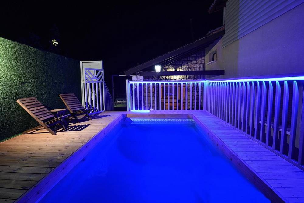 28126 מתחם חיצוני, הוילה בכרמים, וילה  בעלמה וילות - Vila 4 U