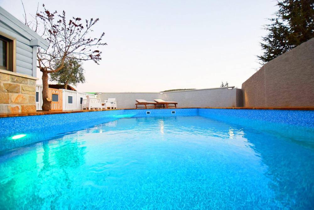 32882 המתחם החיצוני, לוילה בגליל, וילה  בחוסן וילות - Vila 4 U