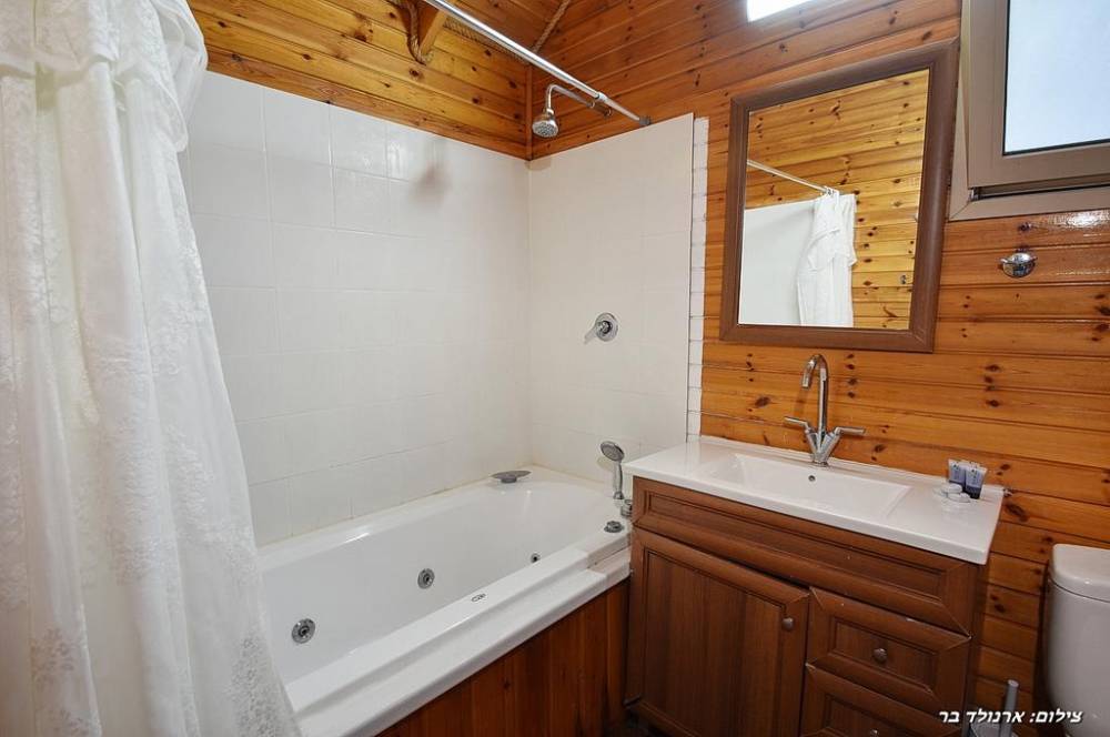 35189 פנים הצימרים, אגם בגליל, וילה  בעבדון וילות - Vila 4 U