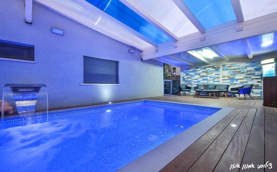 40344 המתחם החיצוני, וילה אינפיניטי, וילה  במשמר הירדן וילות - Vila 4 U