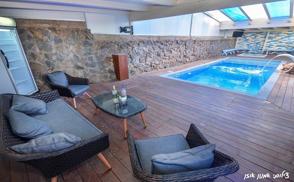 40347 המתחם החיצוני, וילה אינפיניטי, וילה  במשמר הירדן וילות - Vila 4 U