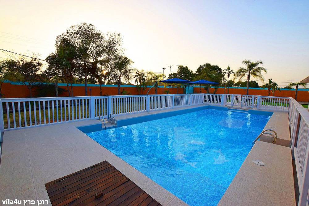 42804 החצר והבריכה, אחוזת רפאל ריזורט, וילה  בתלמי אליהו וילות - Vila 4 U
