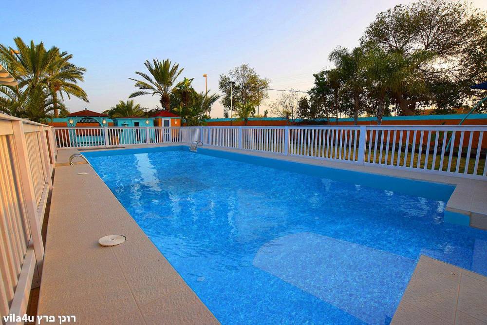 42805 החצר והבריכה, אחוזת רפאל ריזורט, וילה  בתלמי אליהו וילות - Vila 4 U