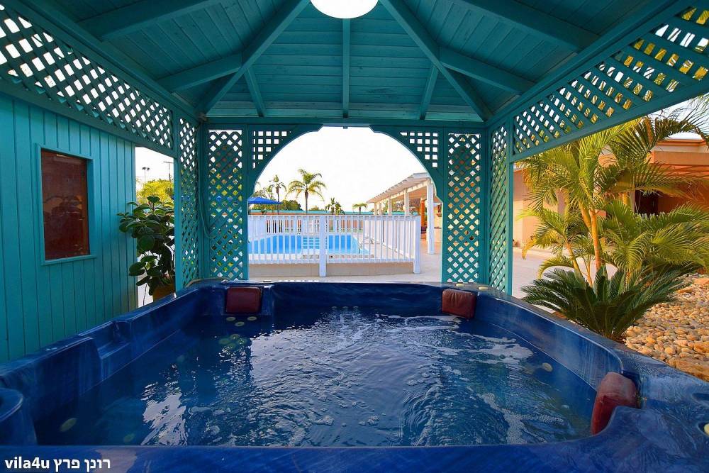 42809 החצר והבריכה, אחוזת רפאל ריזורט, וילה  בתלמי אליהו וילות - Vila 4 U