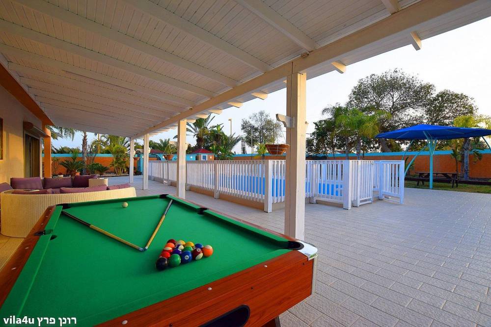 42814 החצר והבריכה, אחוזת רפאל ריזורט, וילה  בתלמי אליהו וילות - Vila 4 U