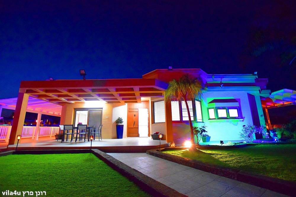 42822 החצר והבריכה, אחוזת רפאל ריזורט, וילה  בתלמי אליהו וילות - Vila 4 U