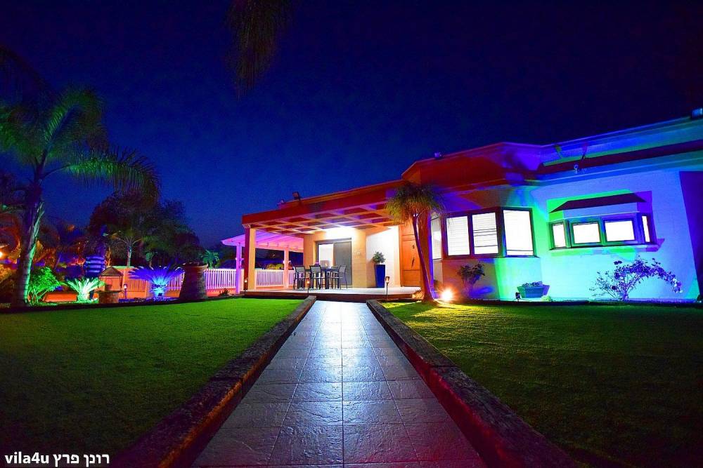 42823 החצר והבריכה, אחוזת רפאל ריזורט, וילה  בתלמי אליהו וילות - Vila 4 U