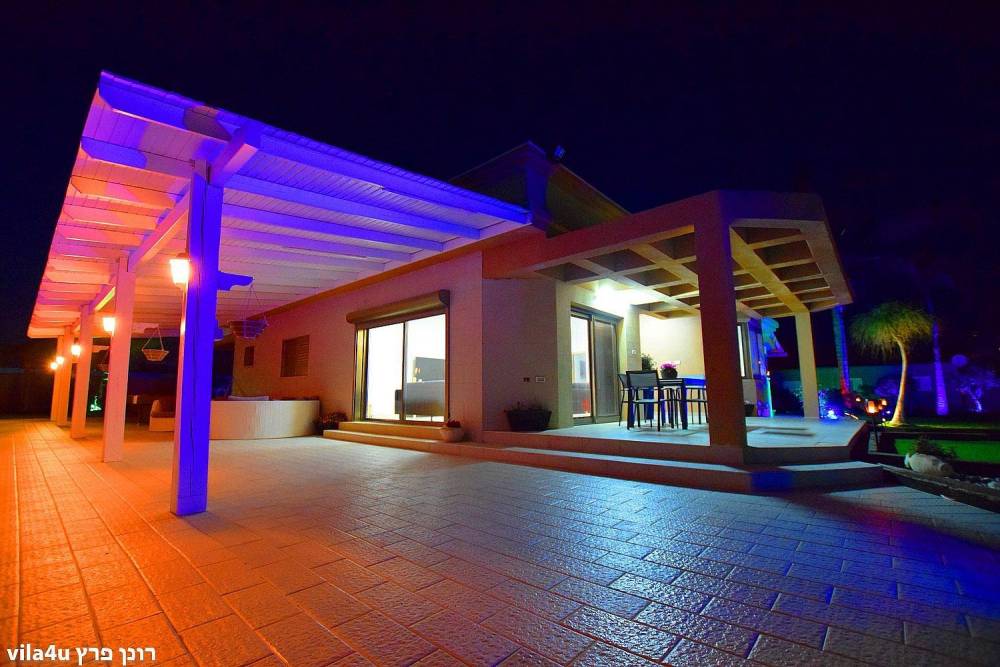 42824 החצר והבריכה, אחוזת רפאל ריזורט, וילה  בתלמי אליהו וילות - Vila 4 U
